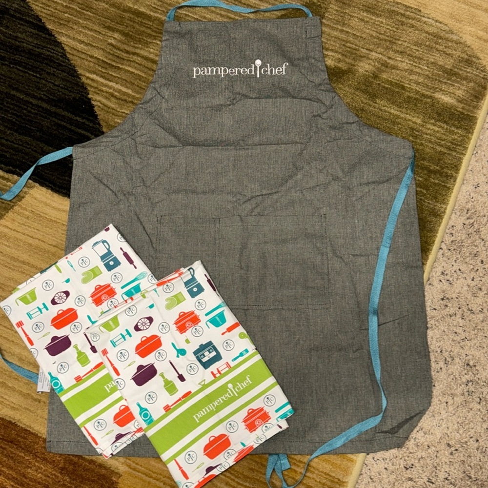 Pampered chef apron and towels